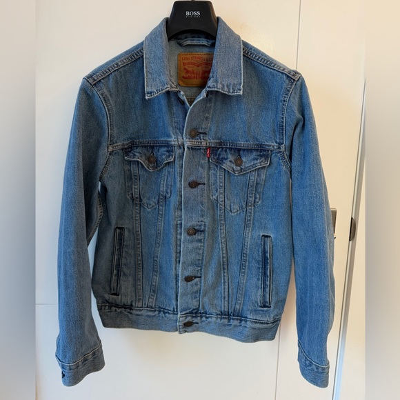 Levi's Jackets & Blazers - Levi's Women’s Denim Jacket - size S